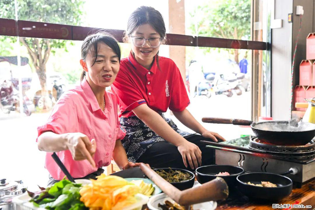 全网追的“扁担女孩”,找了一份暑假工,时薪12元 - 榆林生活资讯 - 榆林28生活网 yl.28life.com